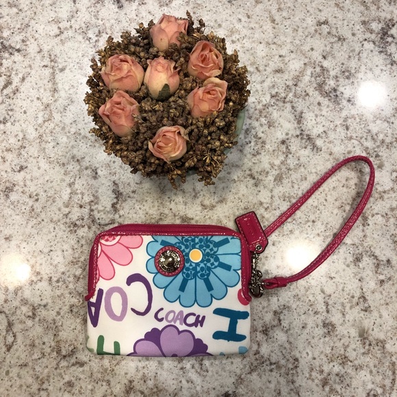Coach Handbags - Coach Wristlet!